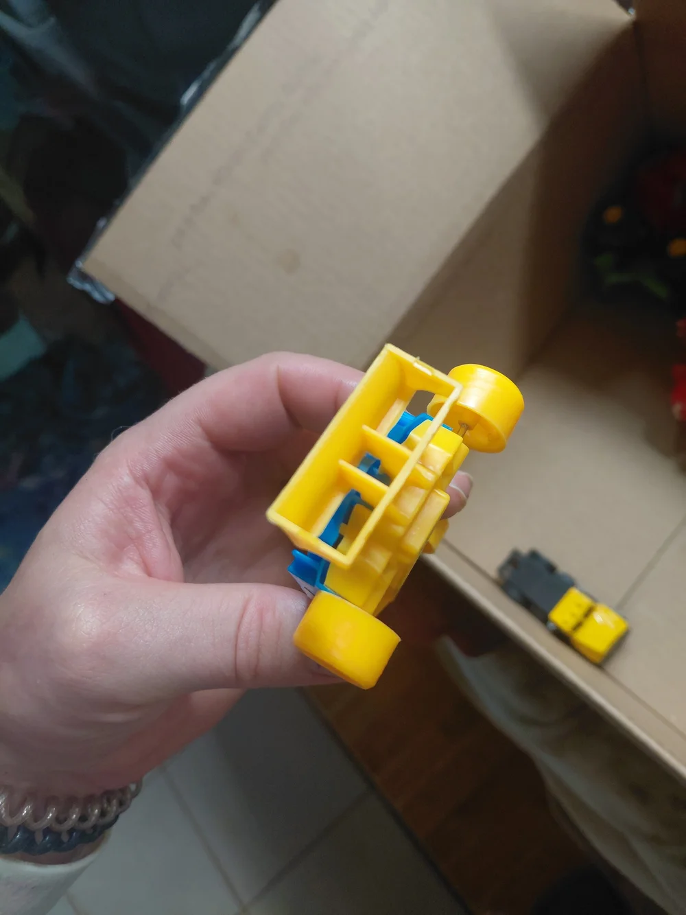 Kenneth toys formula 1 2020 yellow and blue plastic race car 1:57 scale hanjin